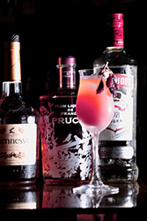 バーシェイク 2025年10月のカクテル「エルーセラ」